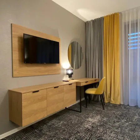 Family - Free Pool Bešeňová